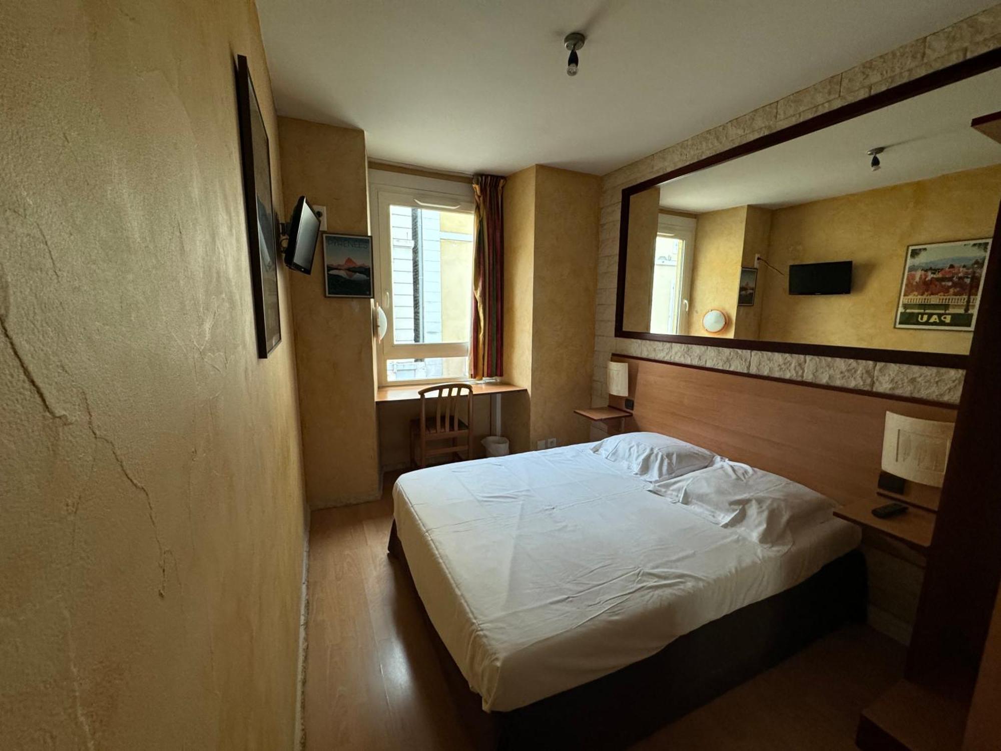 Hotel Bosquet Pau Centre - Self Check In Budget Hotel Экстерьер фото