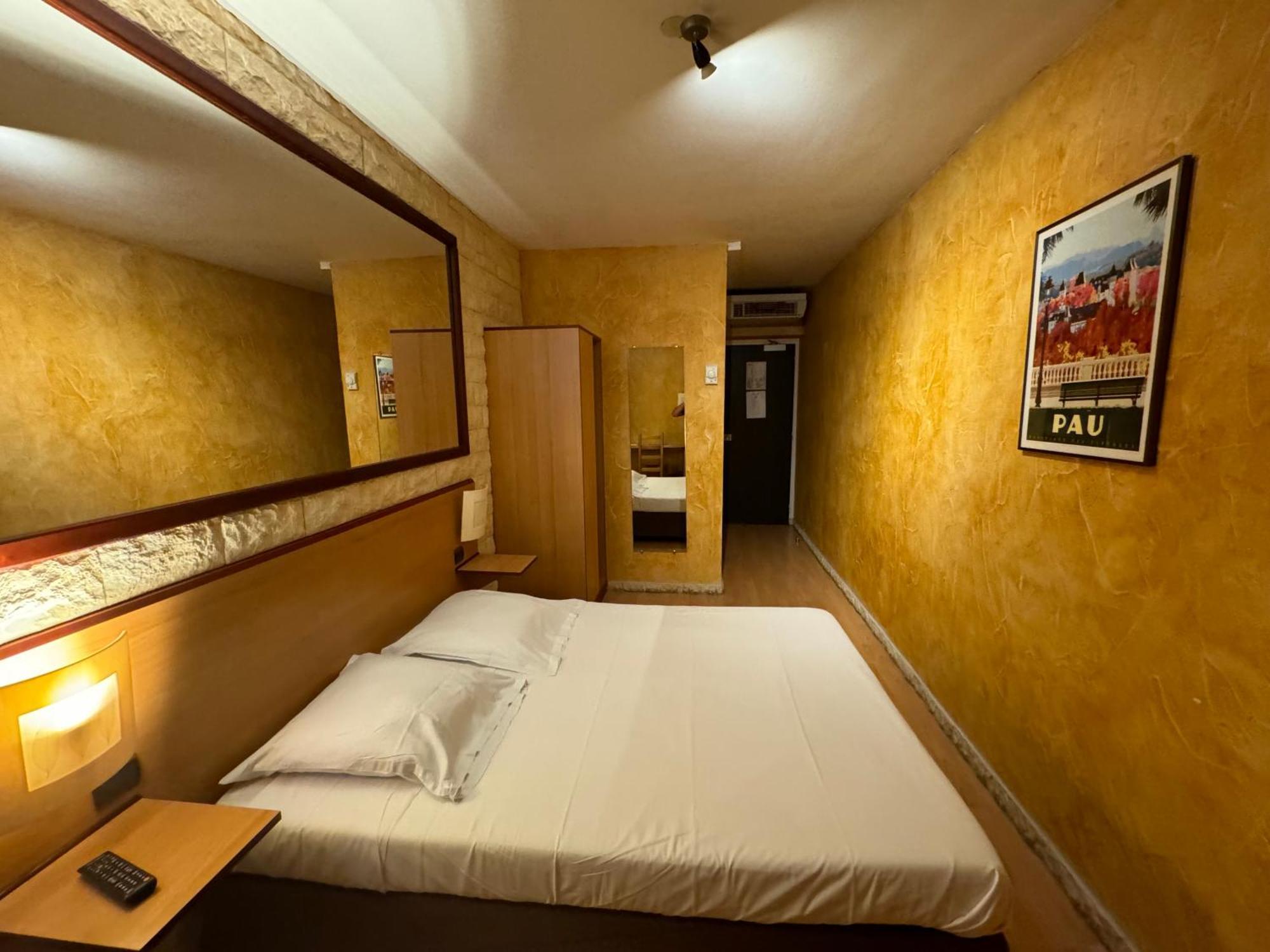 Hotel Bosquet Pau Centre - Self Check In Budget Hotel Экстерьер фото