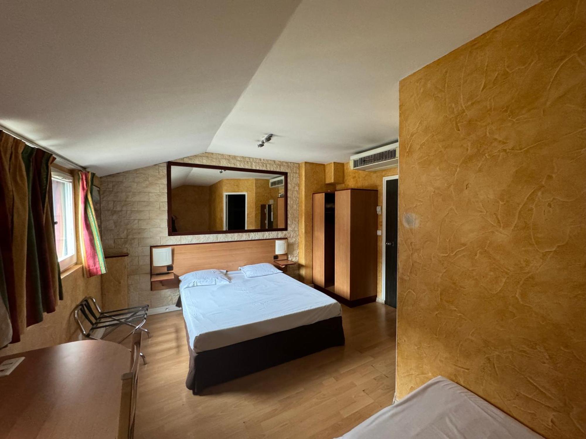 Hotel Bosquet Pau Centre - Self Check In Budget Hotel Экстерьер фото