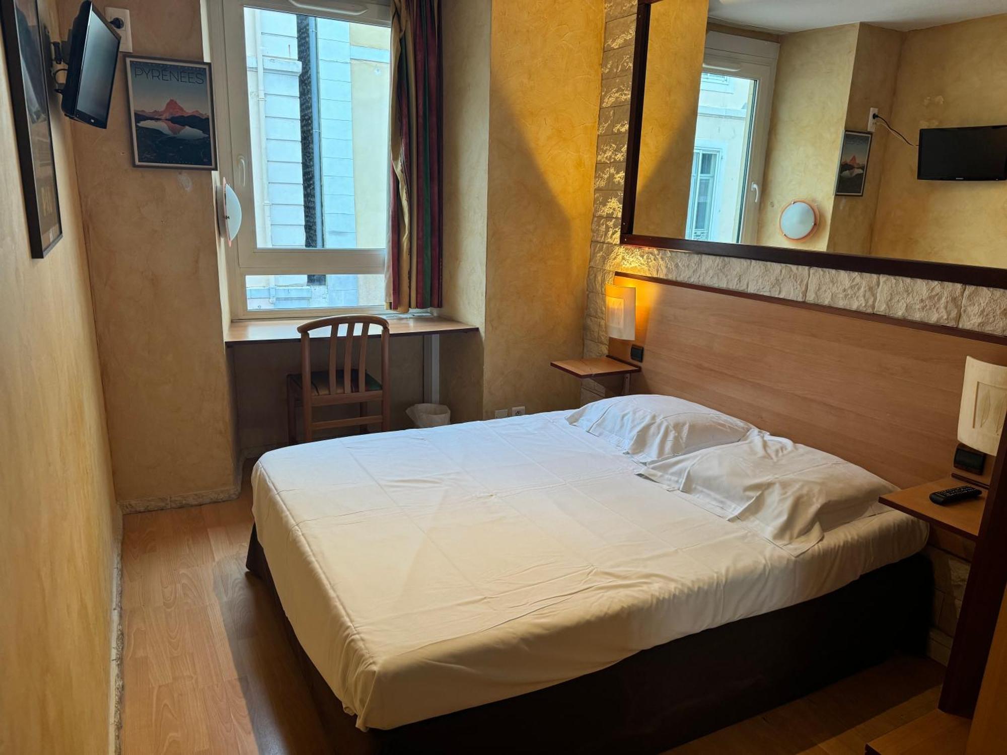 Hotel Bosquet Pau Centre - Self Check In Budget Hotel Экстерьер фото
