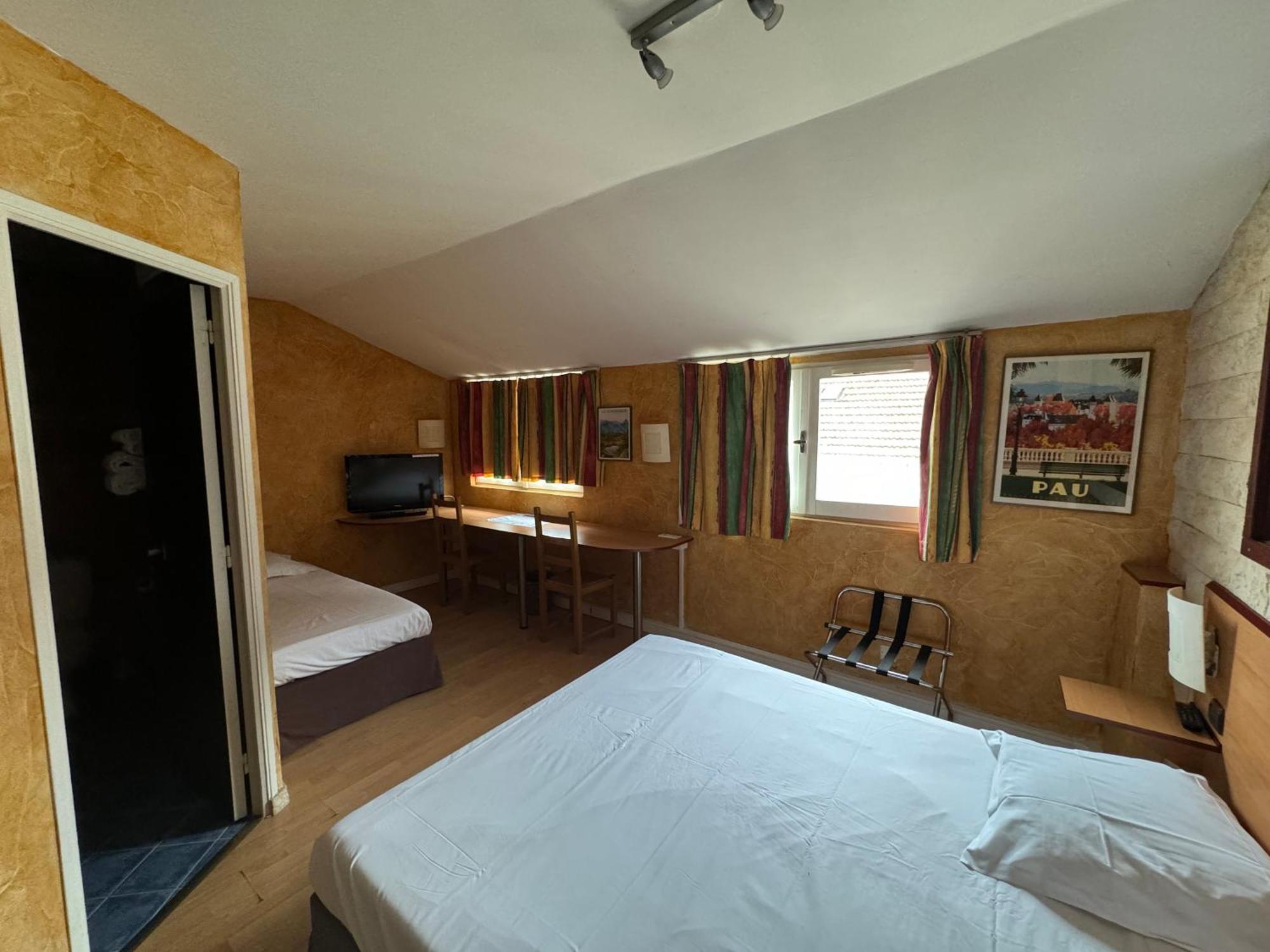 Hotel Bosquet Pau Centre - Self Check In Budget Hotel Экстерьер фото