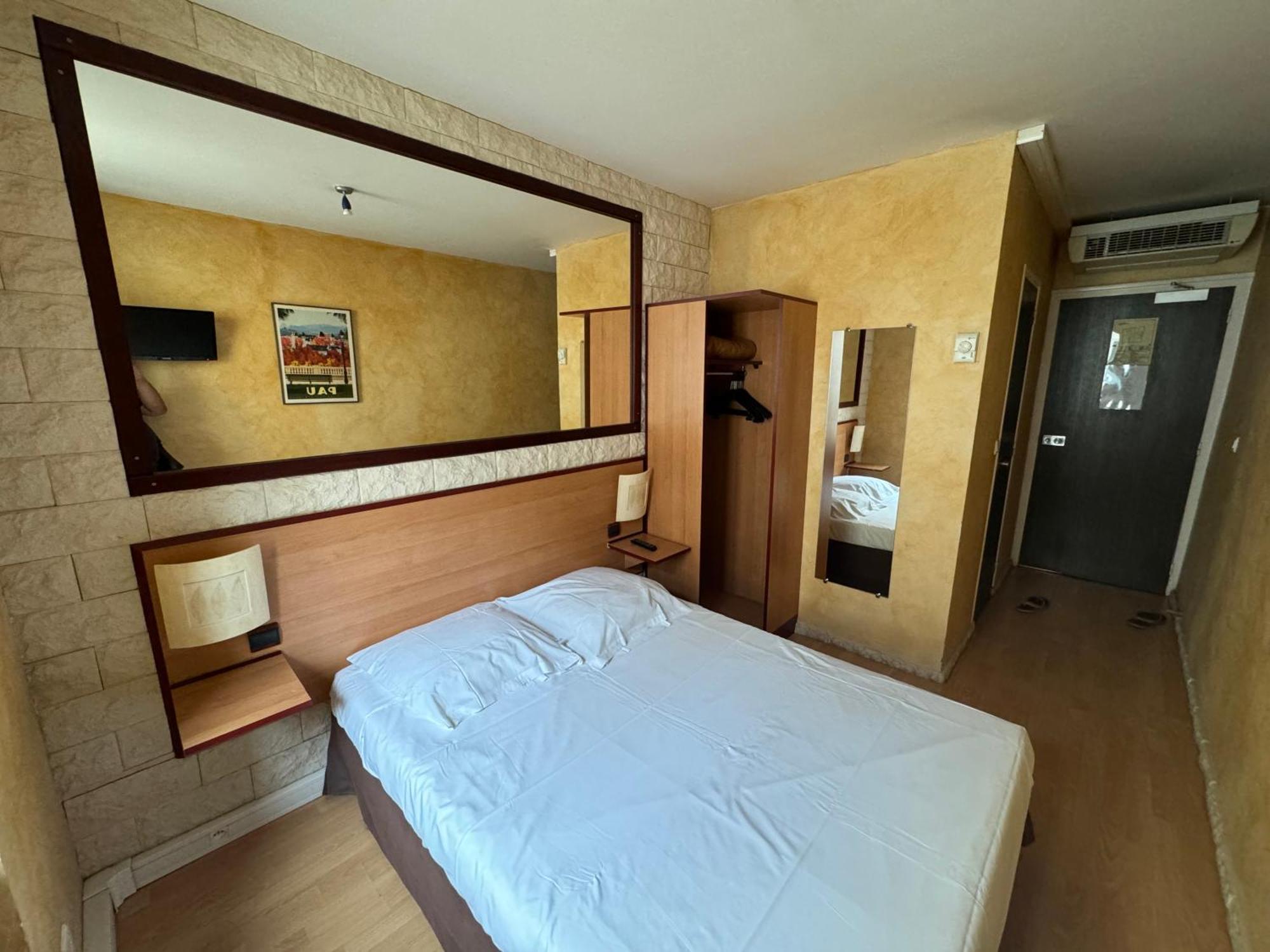 Hotel Bosquet Pau Centre - Self Check In Budget Hotel Экстерьер фото