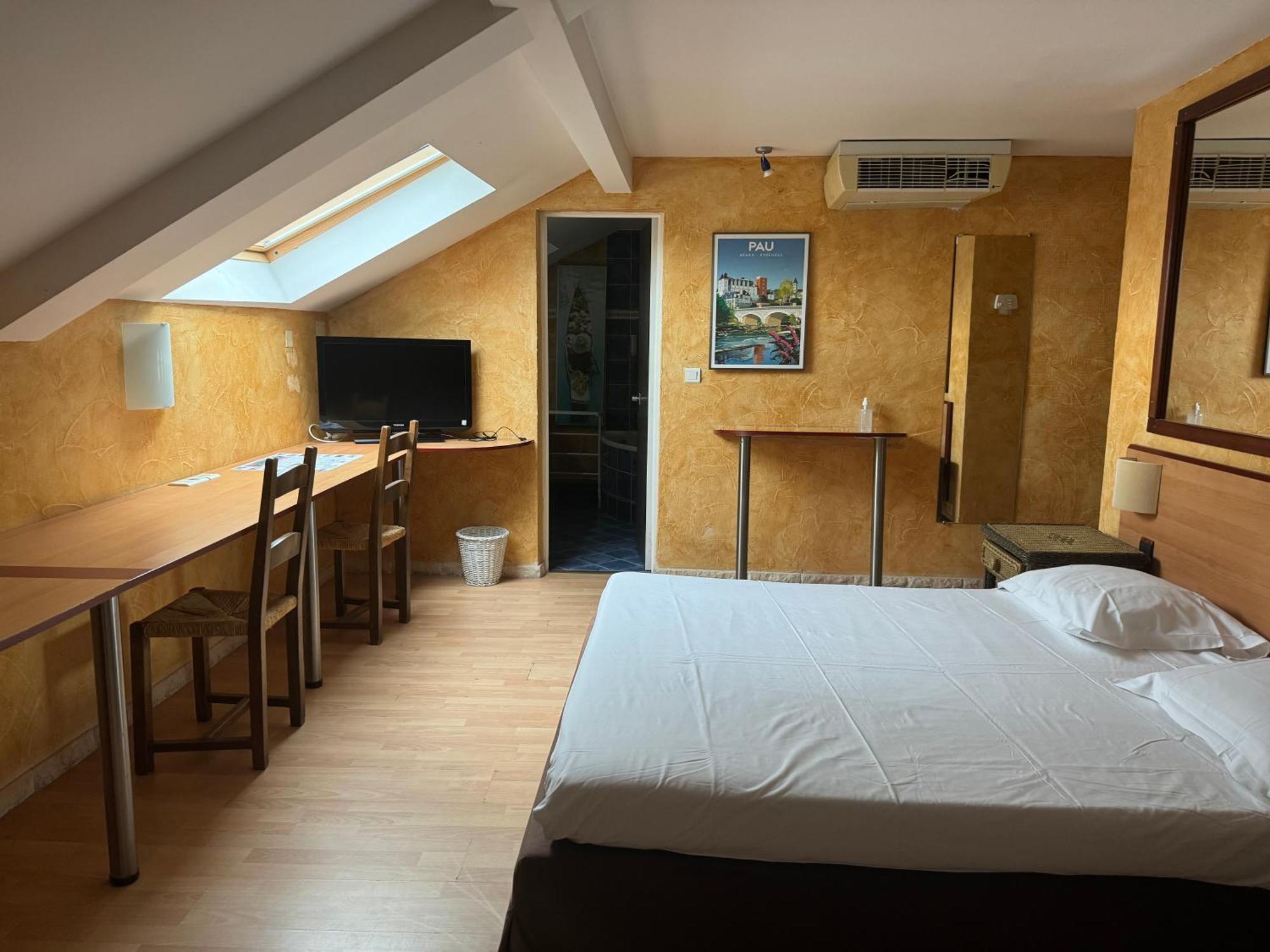 Hotel Bosquet Pau Centre - Self Check In Budget Hotel Экстерьер фото