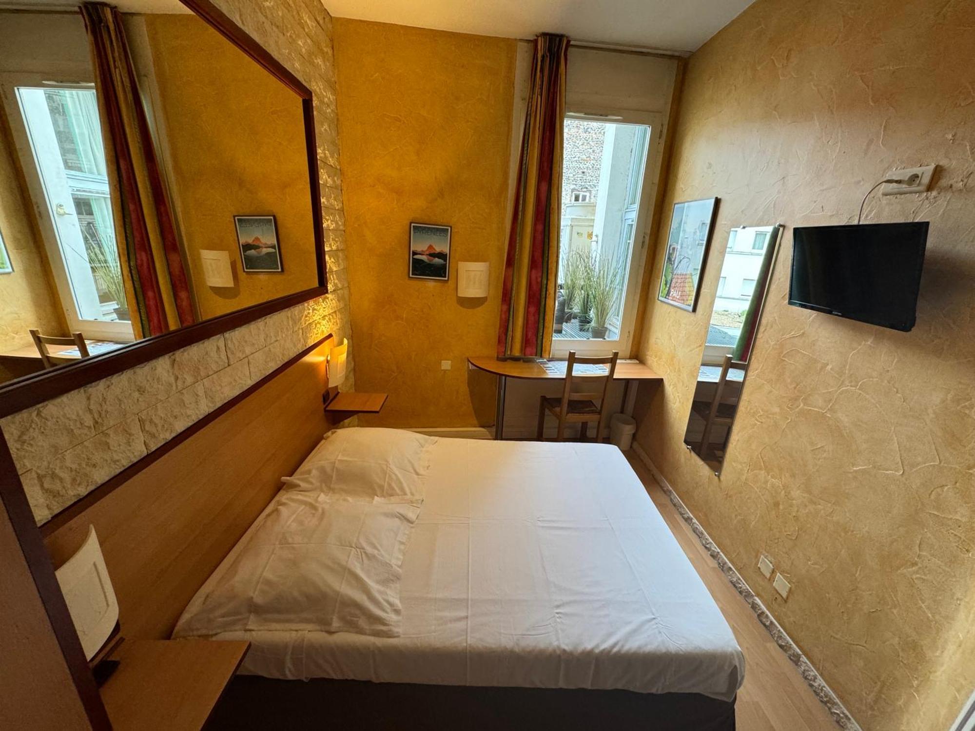 Hotel Bosquet Pau Centre - Self Check In Budget Hotel Экстерьер фото