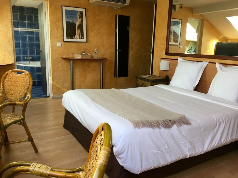 Hotel Bosquet Pau Centre - Self Check In Budget Hotel Экстерьер фото